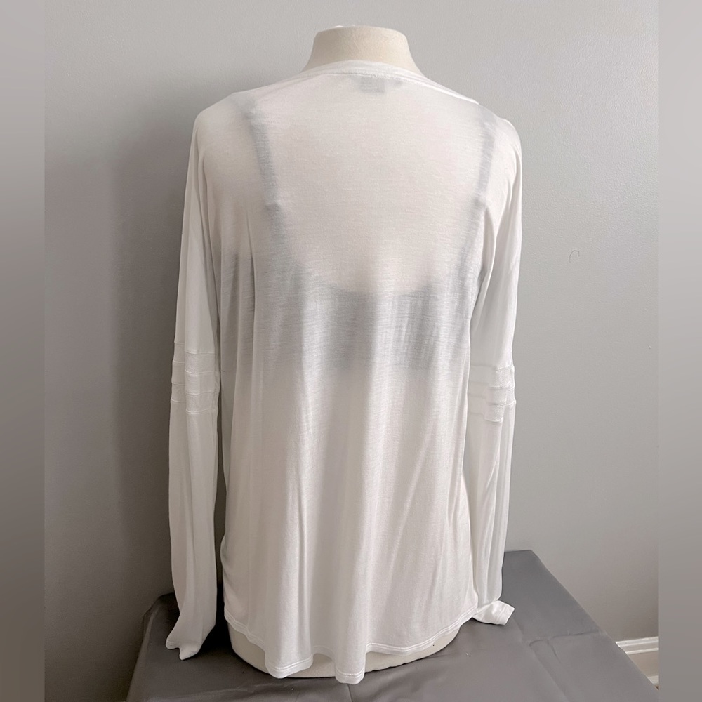 🫶🏼🤘🏼✌🏼 Donated 2 Womens Charity Vince Long Sleeve Crewneck White T-Shirt Top M - Picture 8 of 16